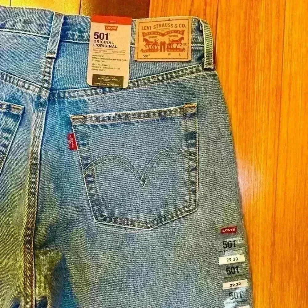 Levi’s |  Women’s straight leg light wash 501s size 29/30 BNWT - Picture 3 of 11